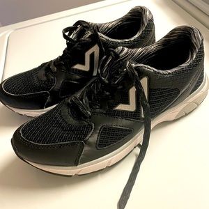 Vionic Black Tennis Shoes Size 8.5